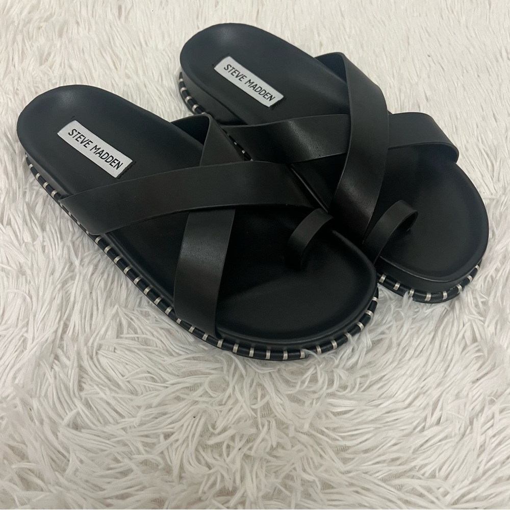 Steve Madden Black Viena Slide Sandal - Picture 5 of 12